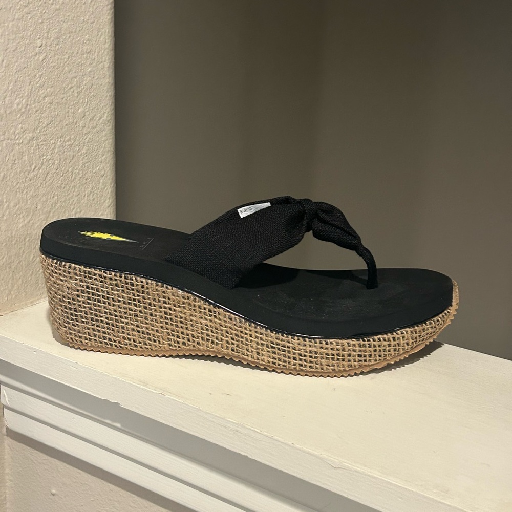 Volatile Tulane Sandals Womens Sz. 10 Black/tan Platform Wedge Thong Flip Flop - Picture 2 of 9